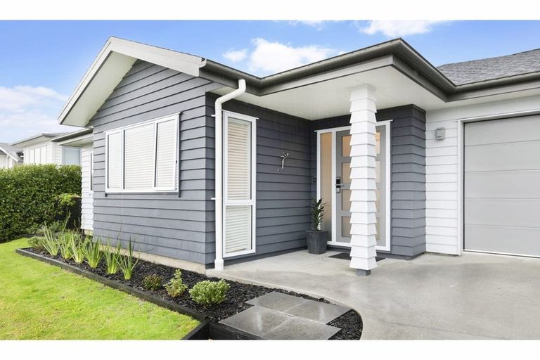 Photo of property in 22 Boocock Crescent, Orewa, 0931