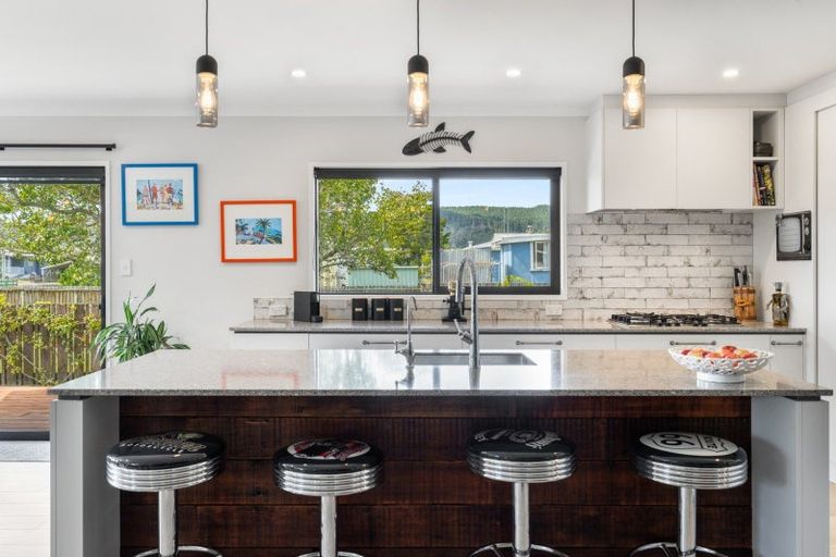 Photo of property in 102 Mark Street, Whangamata, 3620