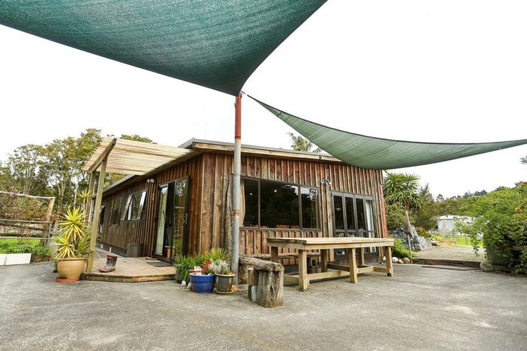 Photo of property in 202-206 Tapuhi Road, Hukerenui, Hikurangi, 0182