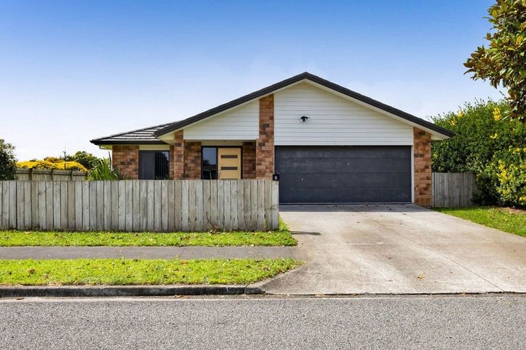 Photo of property in 8 County Drive, Hawera, 4610