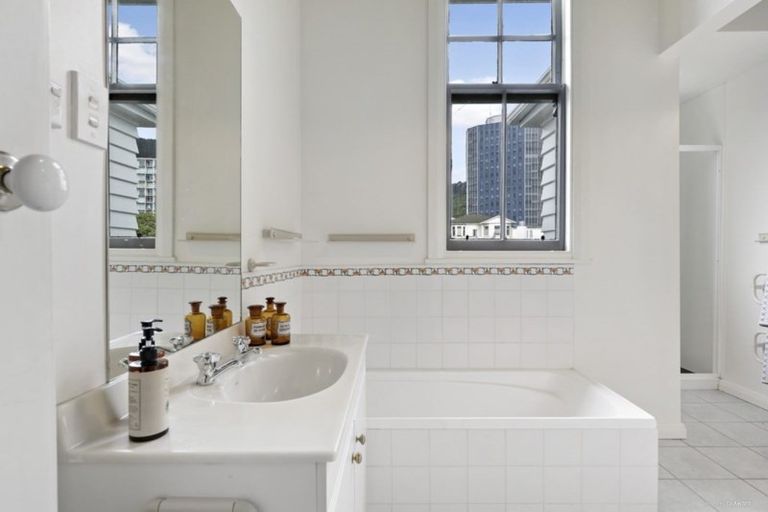 Photo of property in 33a Hobson Crescent, Thorndon, Wellington, 6011