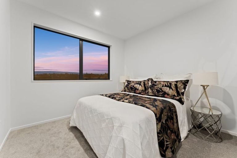 Photo of property in 21e Neal Avenue, Glenfield, Auckland, 0629