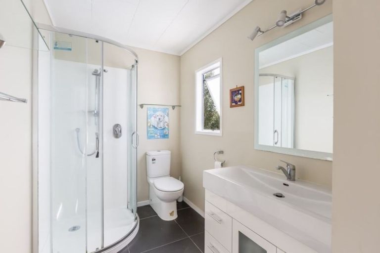 Photo of property in 39b Brian Crescent, Stanmore Bay, Whangaparaoa, 0932