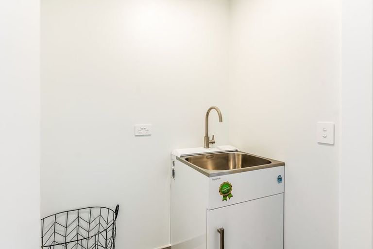 Photo of property in 4 Manaakitia Road, Karaka, 2124