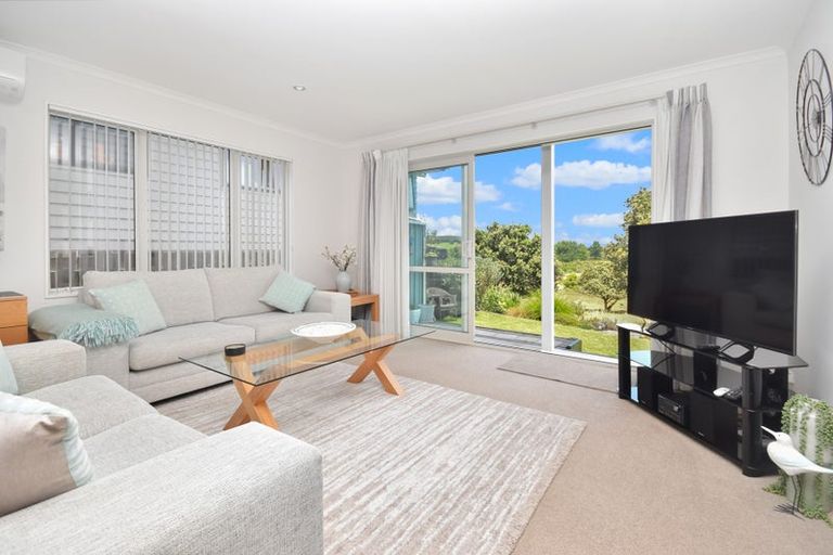Photo of property in 37 Maylee Crescent, Gulf Harbour, Whangaparaoa, 0930