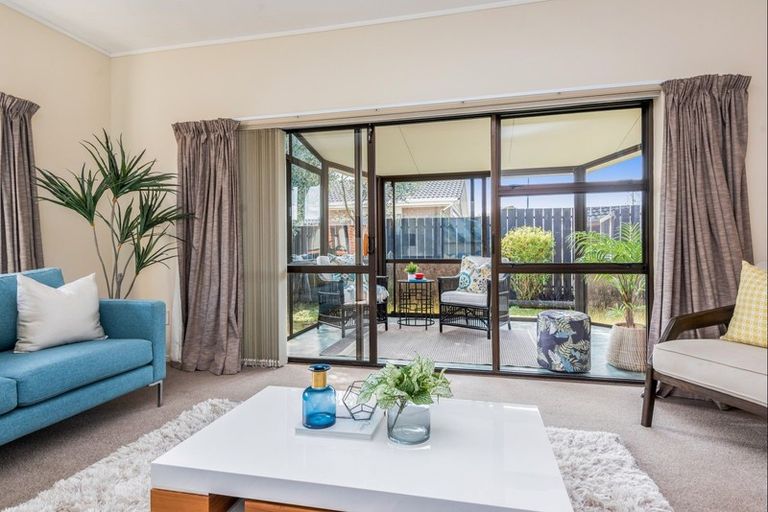 Photo of property in 1/95 Botany Road, Botany Downs, Auckland, 2010