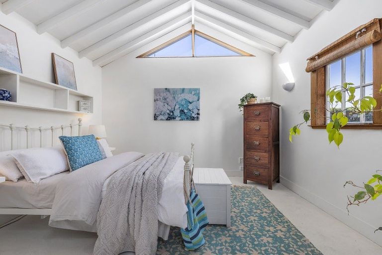 Photo of property in 65 Marine Parade, Seatoun, Wellington, 6022