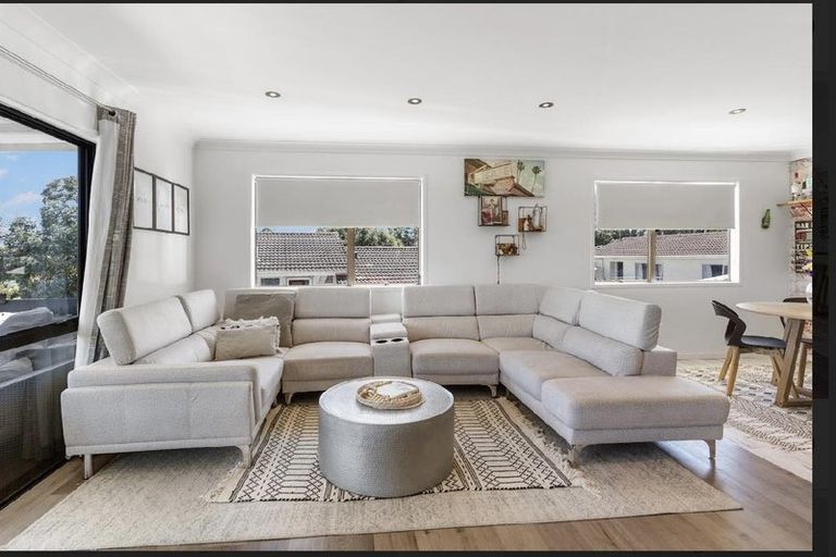 Photo of property in 14 Rena Place, West Harbour, Auckland, 0618