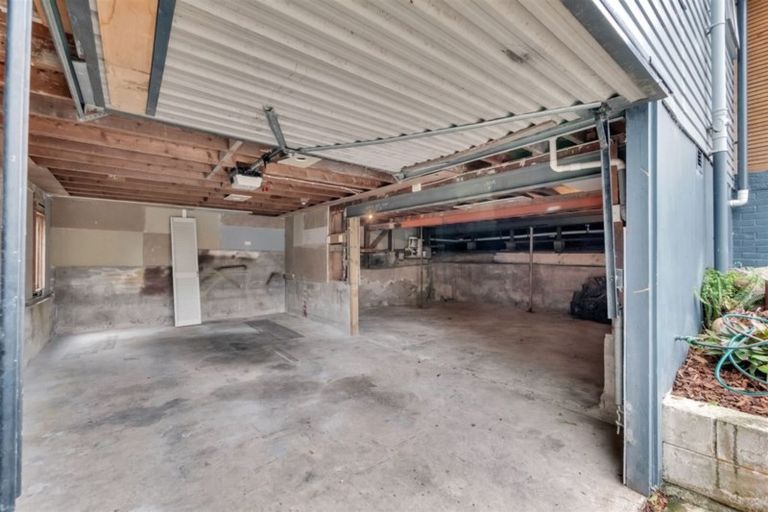 Photo of property in 11 South Pacific Place, Henderson, Auckland, 0612