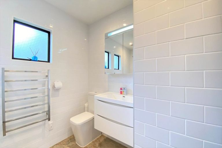 Photo of property in 4/390 West Coast Road, Glen Eden, Auckland, 0602