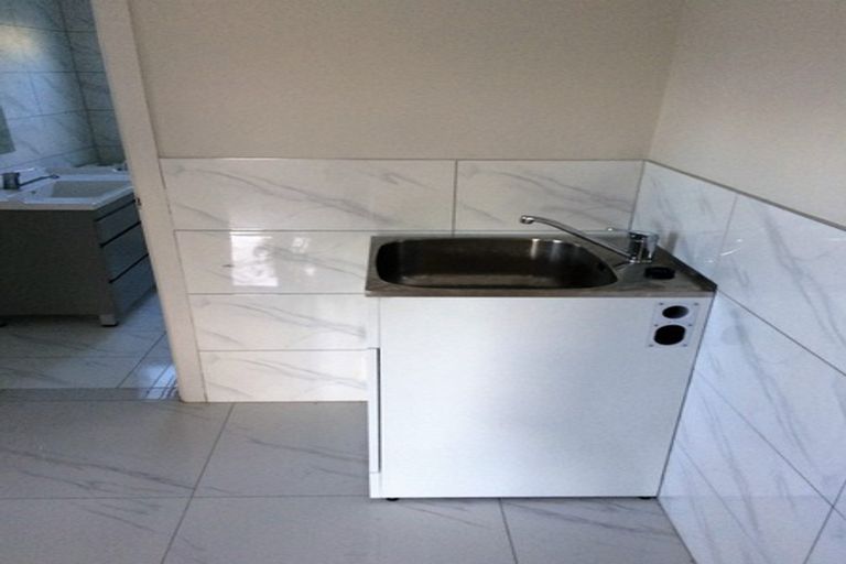 Photo of property in 60 Clayburn Road, Glen Eden, Auckland, 0602