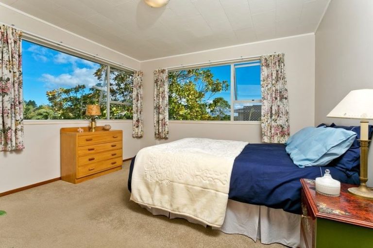 Photo of property in 52 Lavery Place, Sunnynook, Auckland, 0632