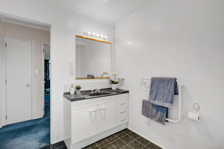 Photo of property in 102 Branch Road, Highlands Park, New Plymouth, 4312