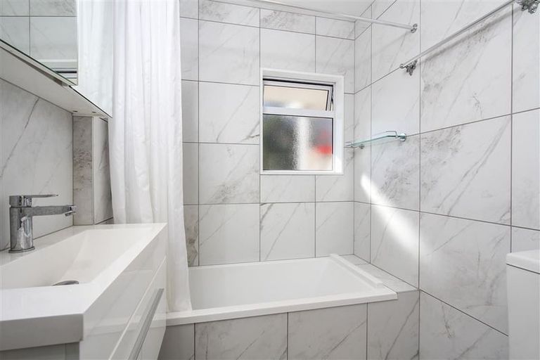 Photo of property in 1/17a Anzac Street, Takapuna, Auckland, 0622