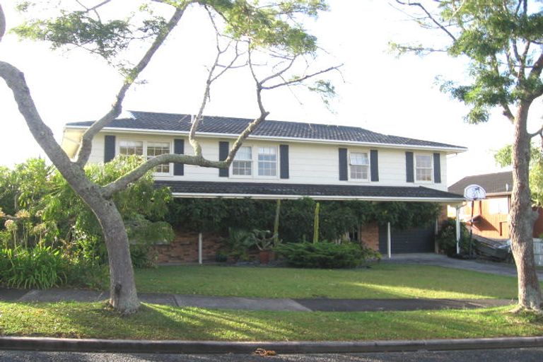 Photo of property in 29 Chatswood Grove, Chatswood, Auckland, 0626