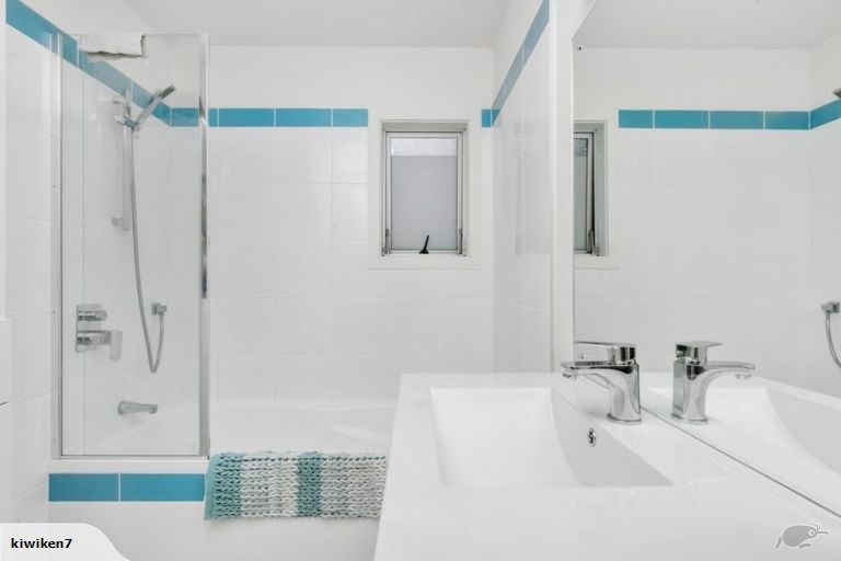 Photo of property in 1/8 Wattle Road, Sunnyvale, Auckland, 0612