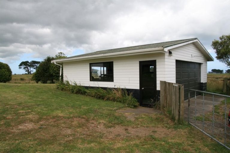 Photo of property in 590 Arawhata Road, Opunake, 4681