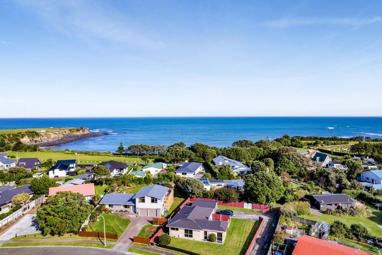 Photo of property in 18 Pohutukawa Drive, Opunake, 4616