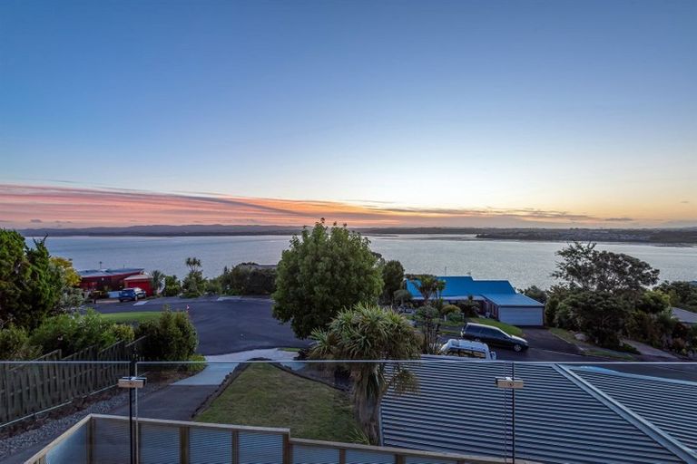 Photo of property in 17 Brigantine Drive, Beach Haven, Auckland, 0626