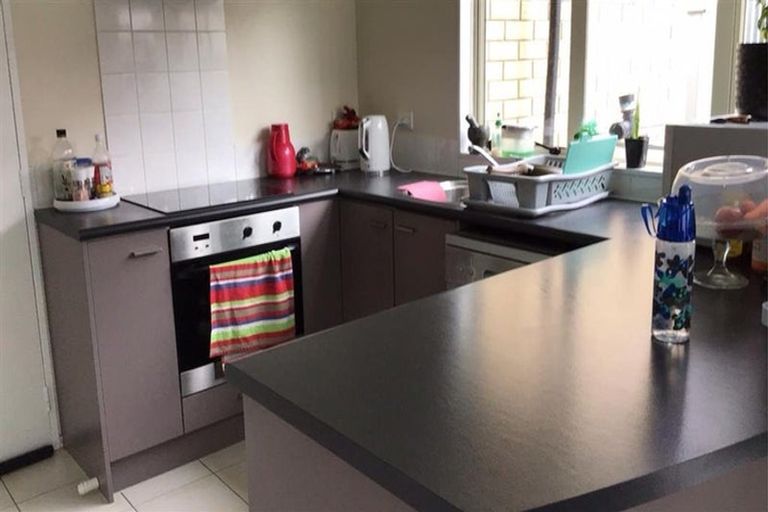 Photo of property in 13 Brashier Circle, Sunnyvale, Auckland, 0612