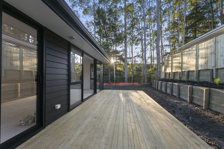 Photo of property in 5 Maraeariki Avenue, Orewa, 0931