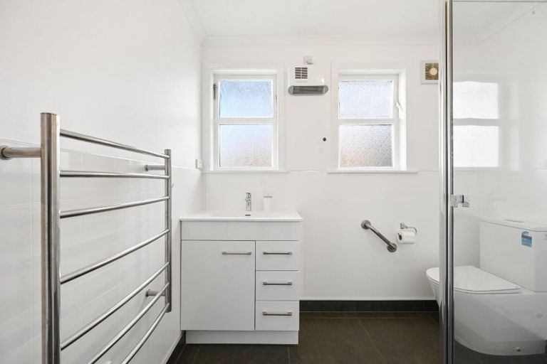 Photo of property in 4 Denz Street, Maeroa, Hamilton, 3200