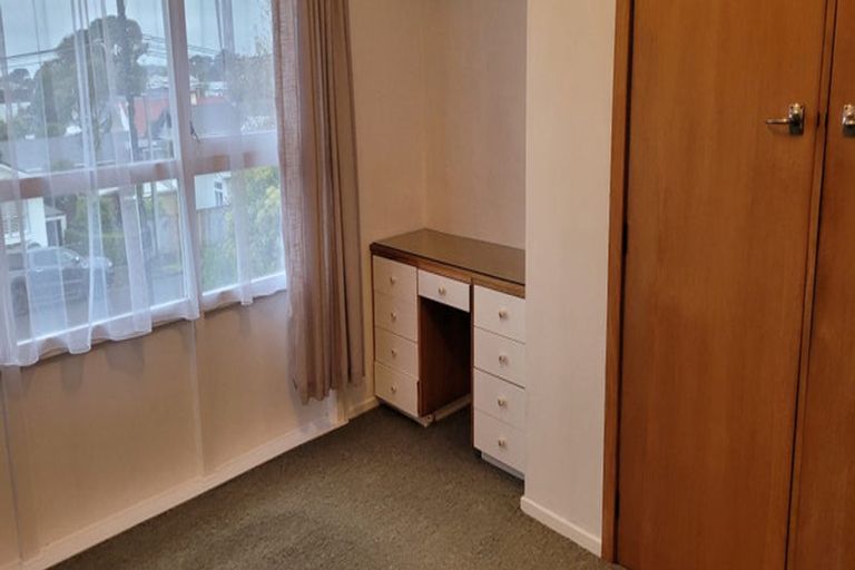 Photo of property in 8 Kitchener Terrace, Moturoa, New Plymouth, 4310