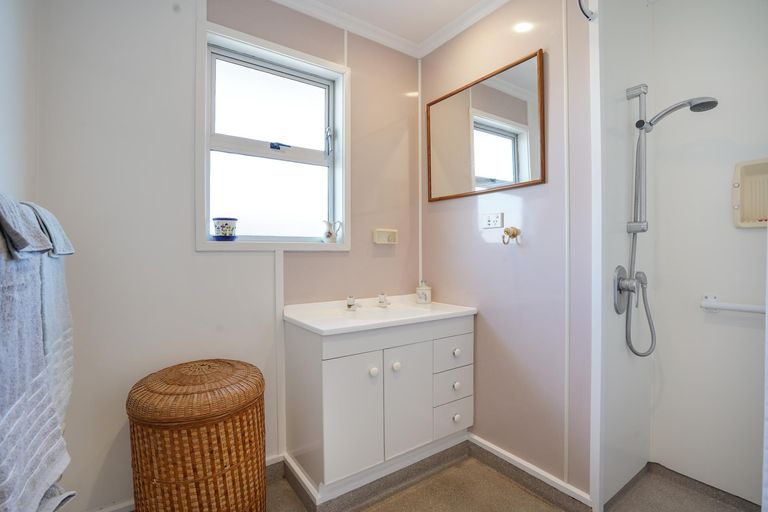 Photo of property in 8 Purdie Place, Milson, Palmerston North, 4414