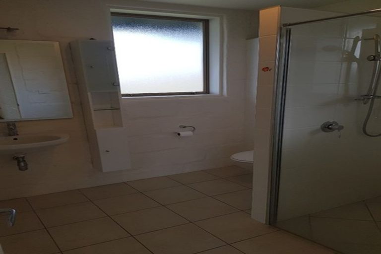 Photo of property in 70 Queens Avenue, Waikuku Beach, 7402