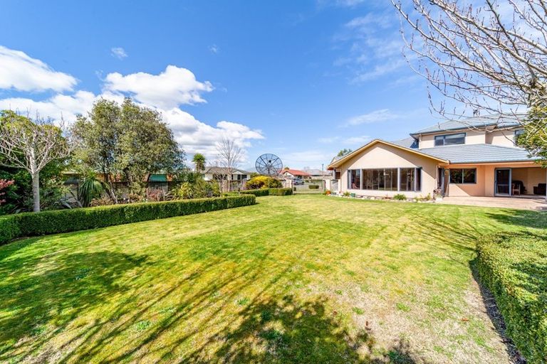 Photo of property in 2 Belgrove Drive, Waipukurau, 4200