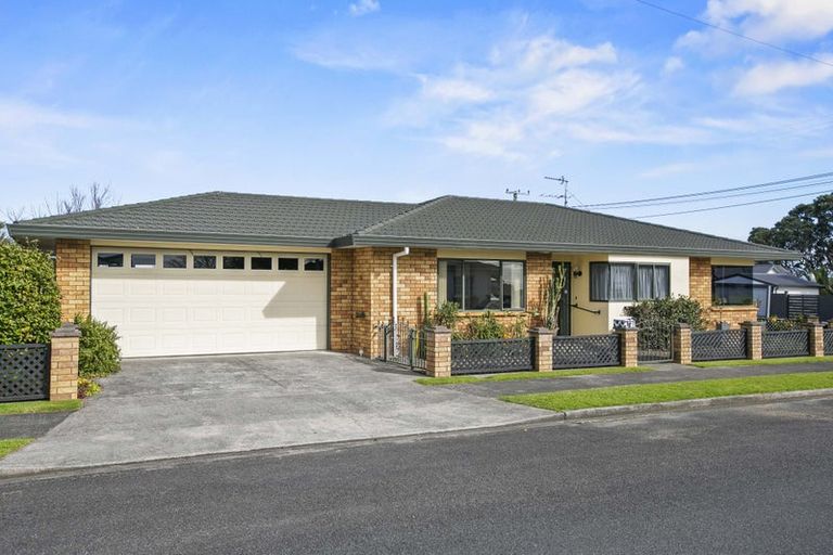 Photo of property in 2 Sanders Avenue, Westown, New Plymouth, 4310
