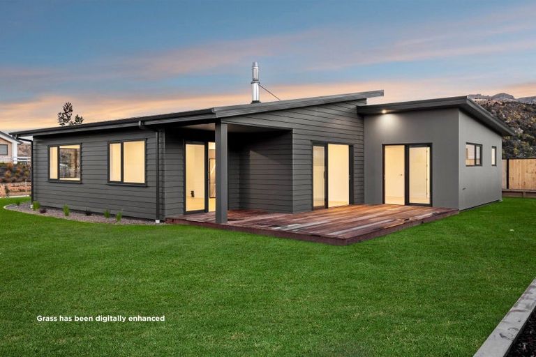 Photo of property in 6 Lake Mckay Drive, Luggate, 9382