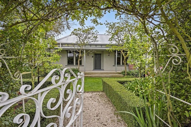 Photo of property in 8 Cross Street, Coalgate, 7673