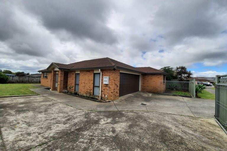 Photo of property in 10 Waldos Way, Mangere, Auckland, 2022