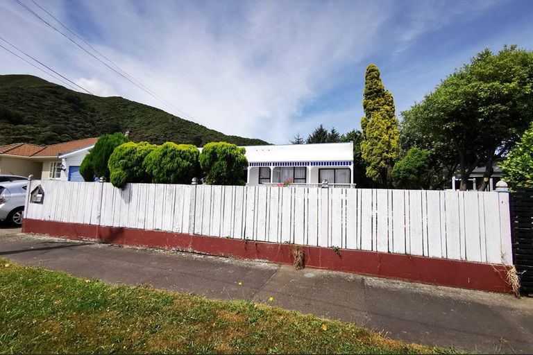 Photo of property in 187 Whites Line East, Waiwhetu, Lower Hutt, 5010