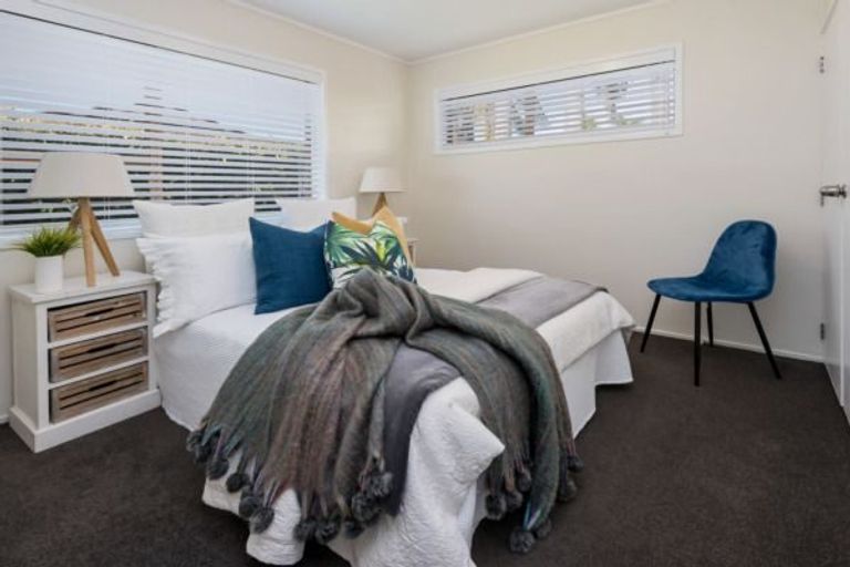 Photo of property in 2/28 Prince Regent Drive, Half Moon Bay, Auckland, 2012