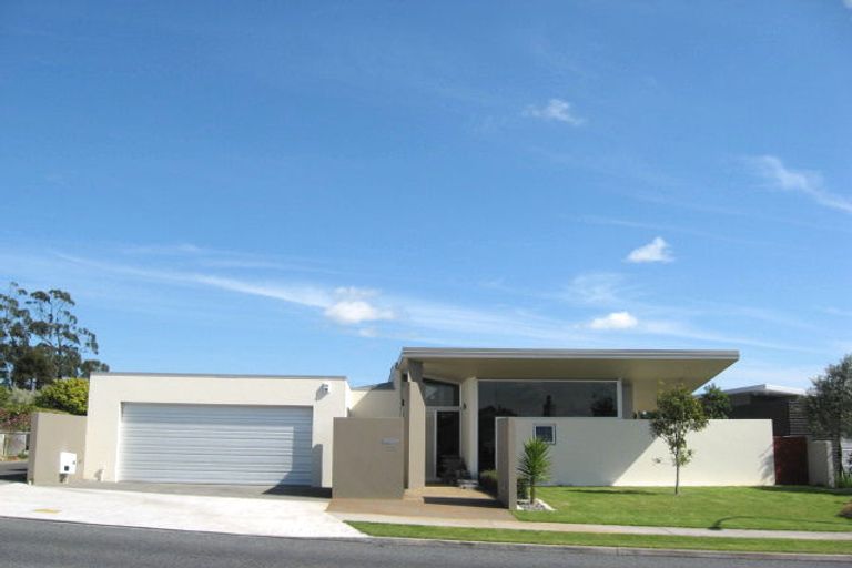 Photo of property in 177 Heta Road, Highlands Park, New Plymouth, 4312