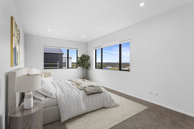 Photo of property in 5 Parkmore Drive, Rosehill, Papakura, 2113