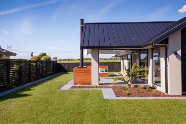 Photo of property in 15 Gleneagles Way, Waiwhakaiho, New Plymouth, 4312