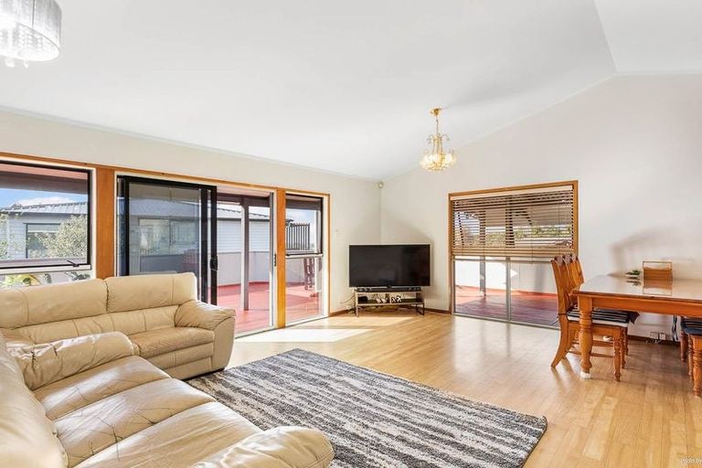 Photo of property in 84 Langana Avenue, Browns Bay, Auckland, 0630