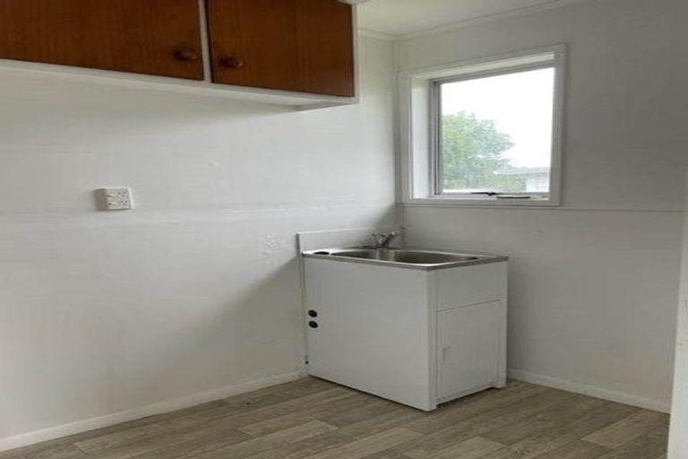 Photo of property in 24 Becker Drive, Weymouth, Auckland, 2103