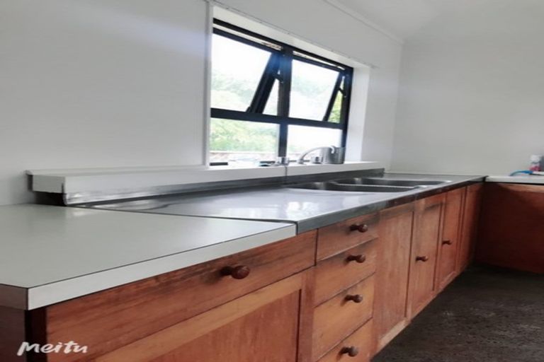 Photo of property in 69a Redoubt Road, Goodwood Heights, Auckland, 2105