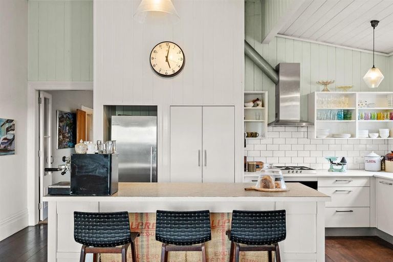 Photo of property in 124 Rimmer Road, Helensville, 0875