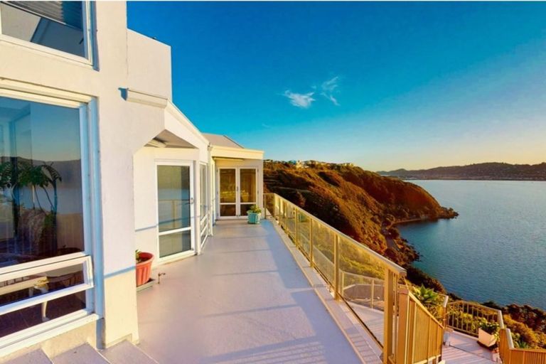 Photo of property in 11 Countess Close, Maupuia, Wellington, 6022