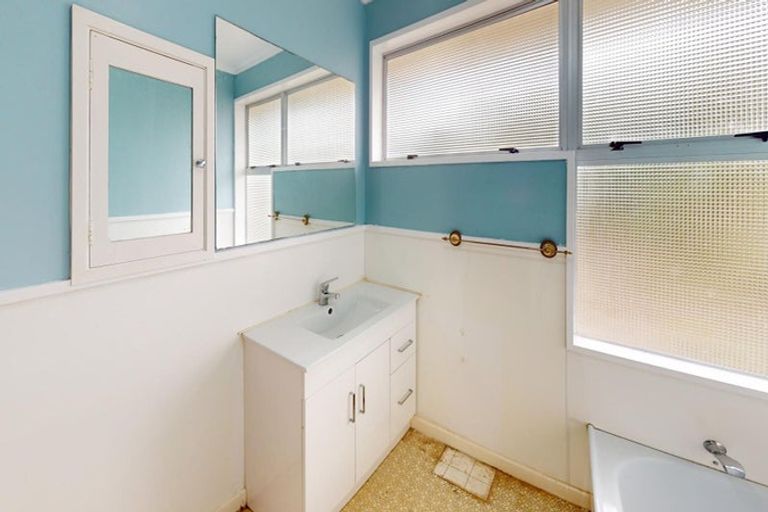 Photo of property in 42 Kimberley Grove, Westbrook, Palmerston North, 4412