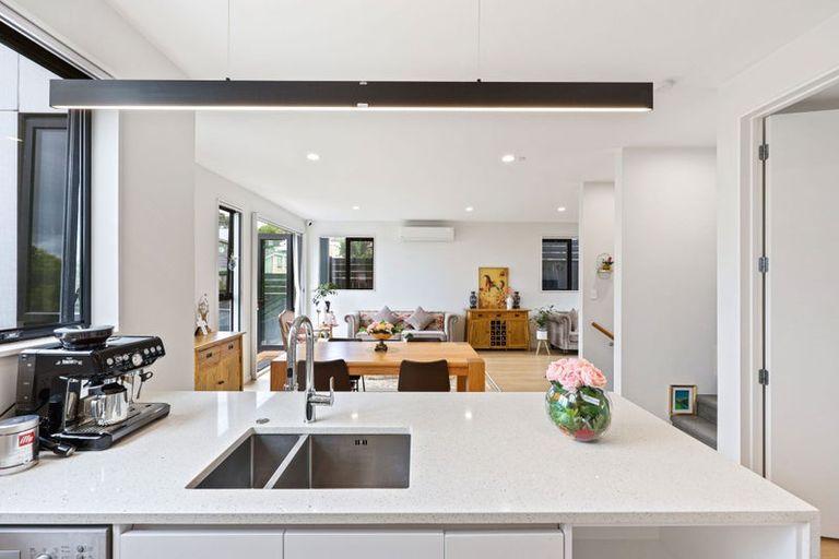 Photo of property in 9e Glenfern Road, Mellons Bay, Auckland, 2014