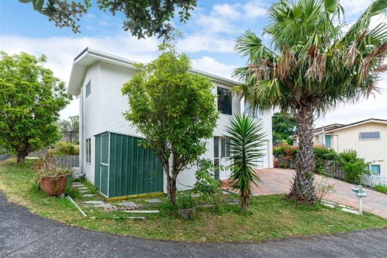 Photo of property in 80k Tirimoana Road, Te Atatu South, Auckland, 0602