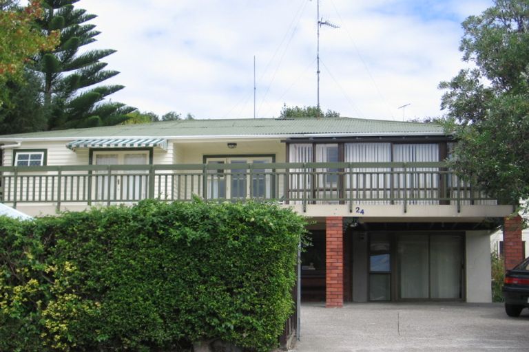 Photo of property in 24 Lyons Avenue, Murrays Bay, Auckland, 0630