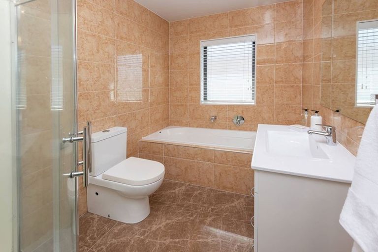 Photo of property in 386 Ormiston Road, Flat Bush, Auckland, 2019