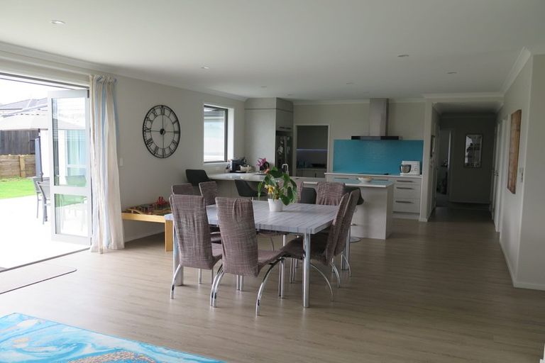 Photo of property in 8 Kayelene Place, Omokoroa, 3114